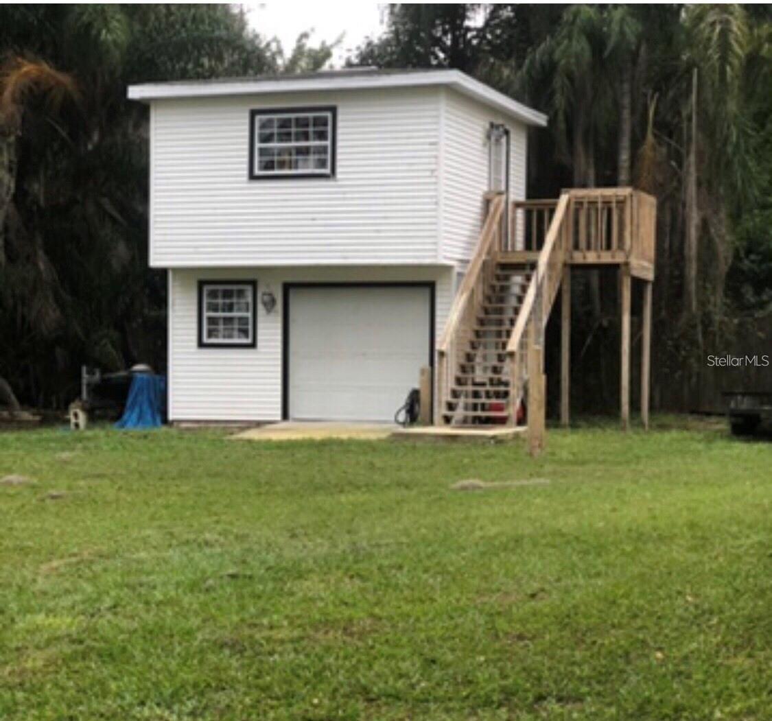 Listing photo id 14 for 22129 Carson Drive