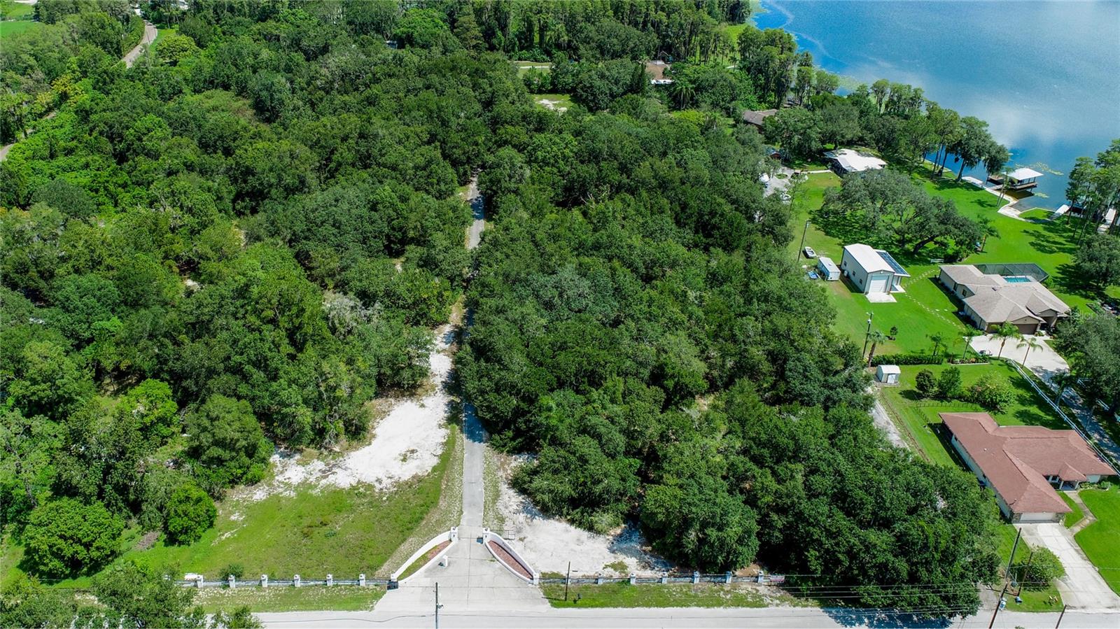 Listing photo id 17 for 22129 Carson Drive