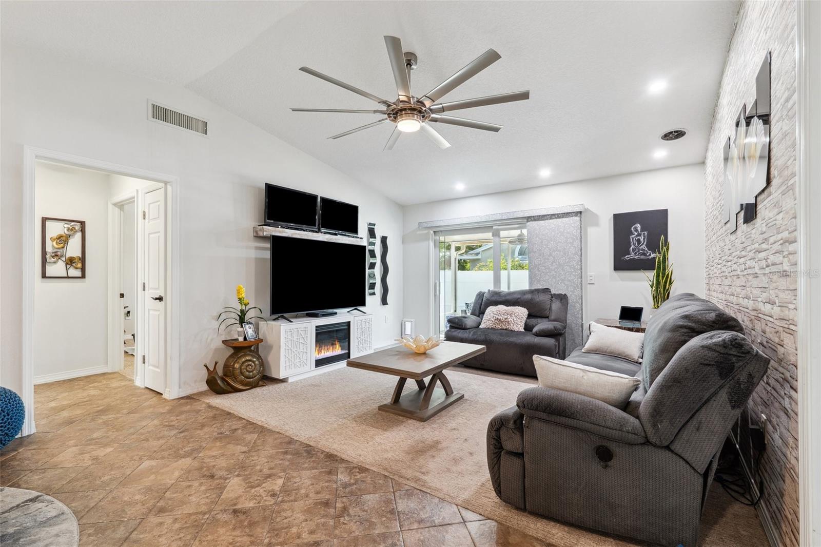 Image 13 of 43 For 506 Spring Tree Court
