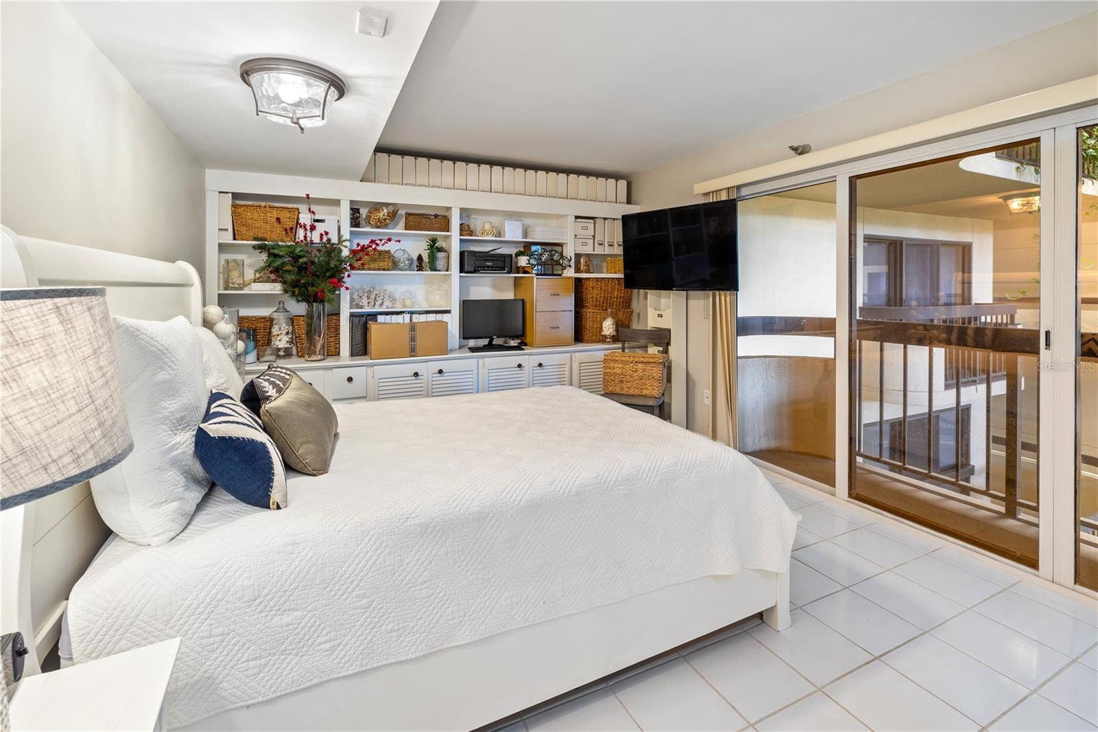 Image 13 of 30 For 2413 Bayshore Boulevard 801