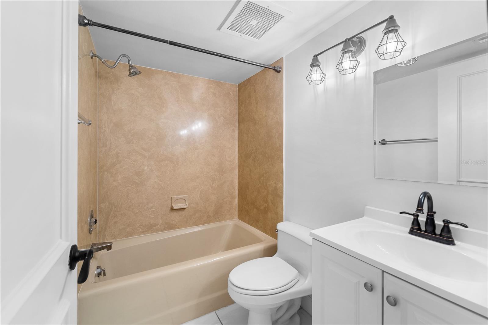 Image 31 of 46 For 2413 Bayshore Boulevard 801