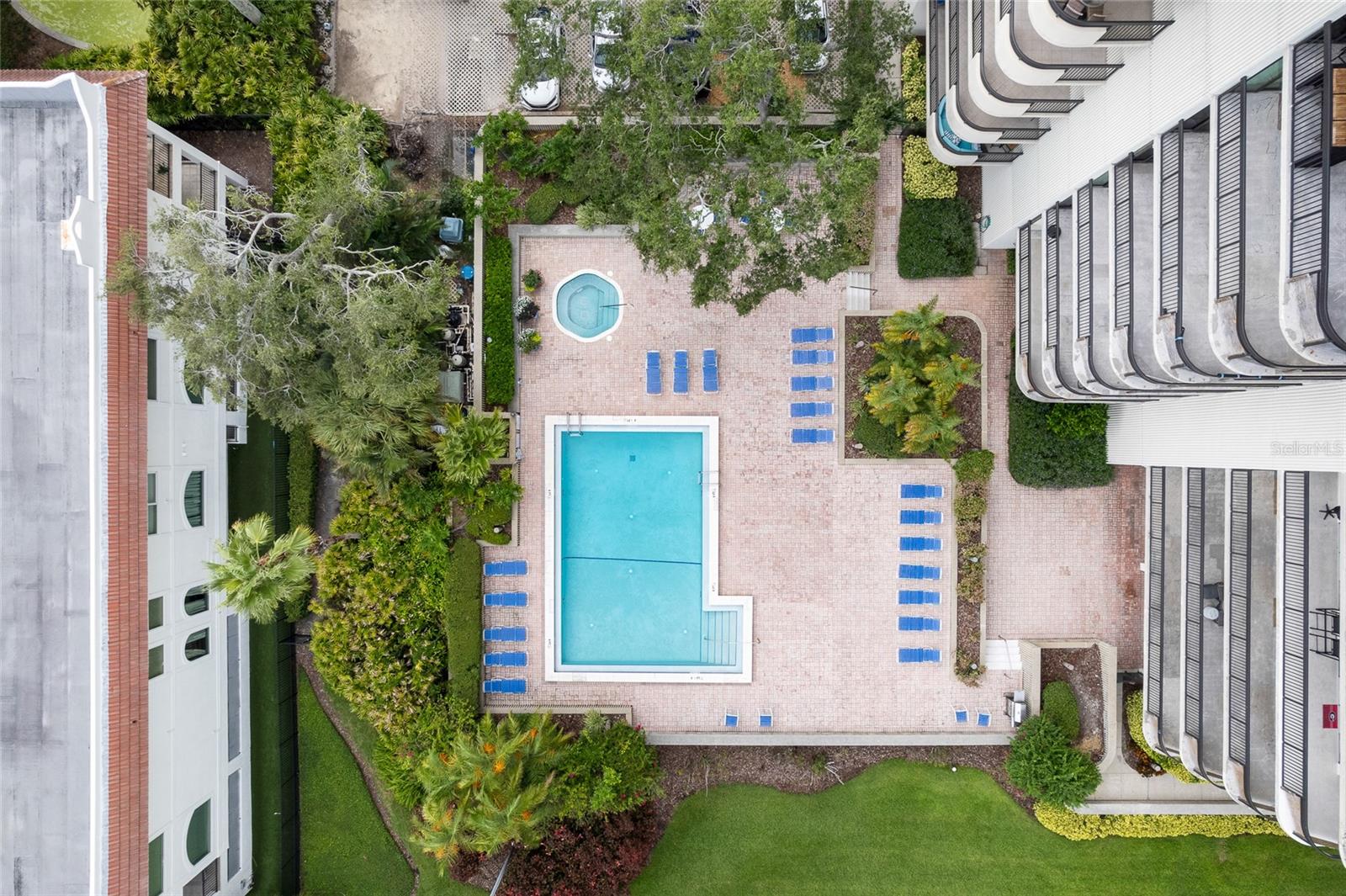 Image 32 of 46 For 2413 Bayshore Boulevard 801