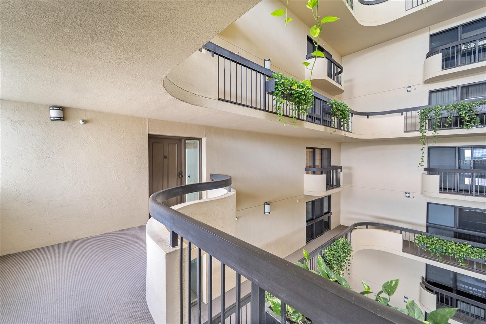 Image 36 of 46 For 2413 Bayshore Boulevard 801