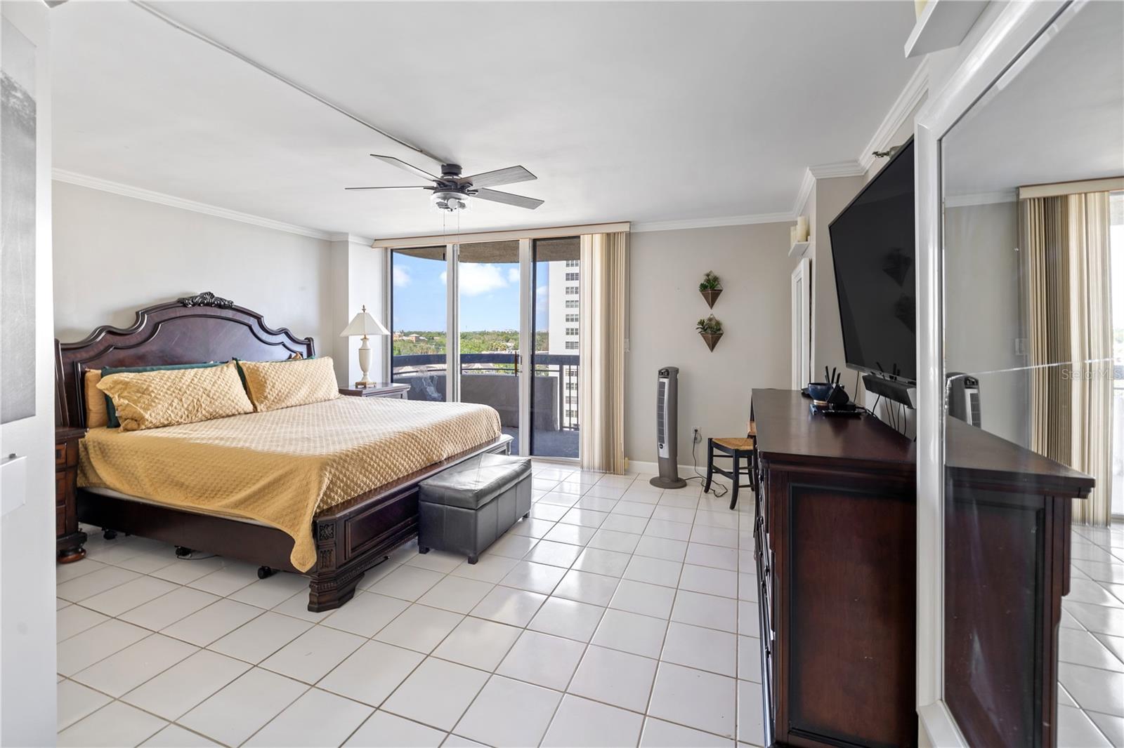 Image 4 of 30 For 2413 Bayshore Boulevard 801