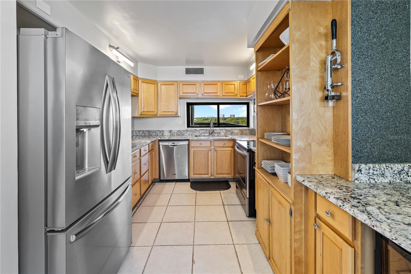 Image 9 of 30 For 2413 Bayshore Boulevard 801