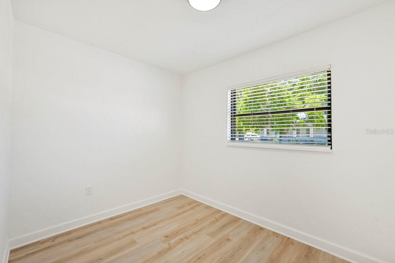 Image 21 of 44 For 4675 26th Avenue N
