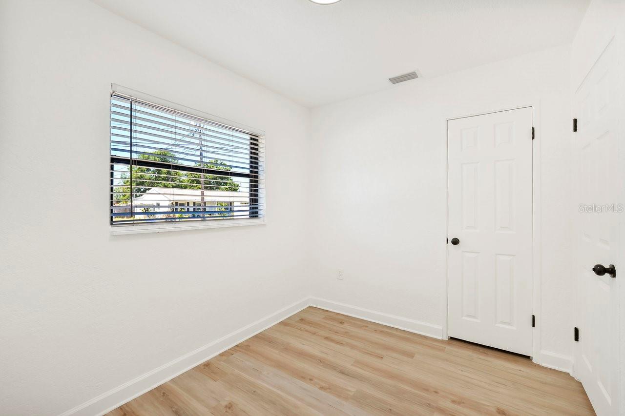 Image 23 of 44 For 4675 26th Avenue N