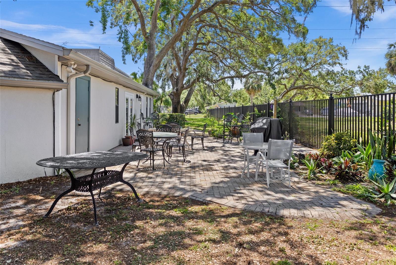 Image 27 of 28 For 716 Lyndhurst Street 702