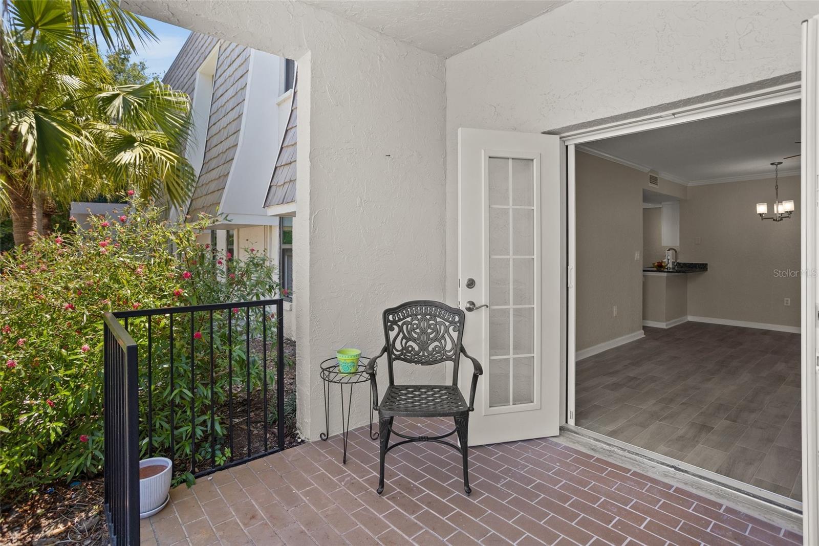 Image 4 of 28 For 716 Lyndhurst Street 702