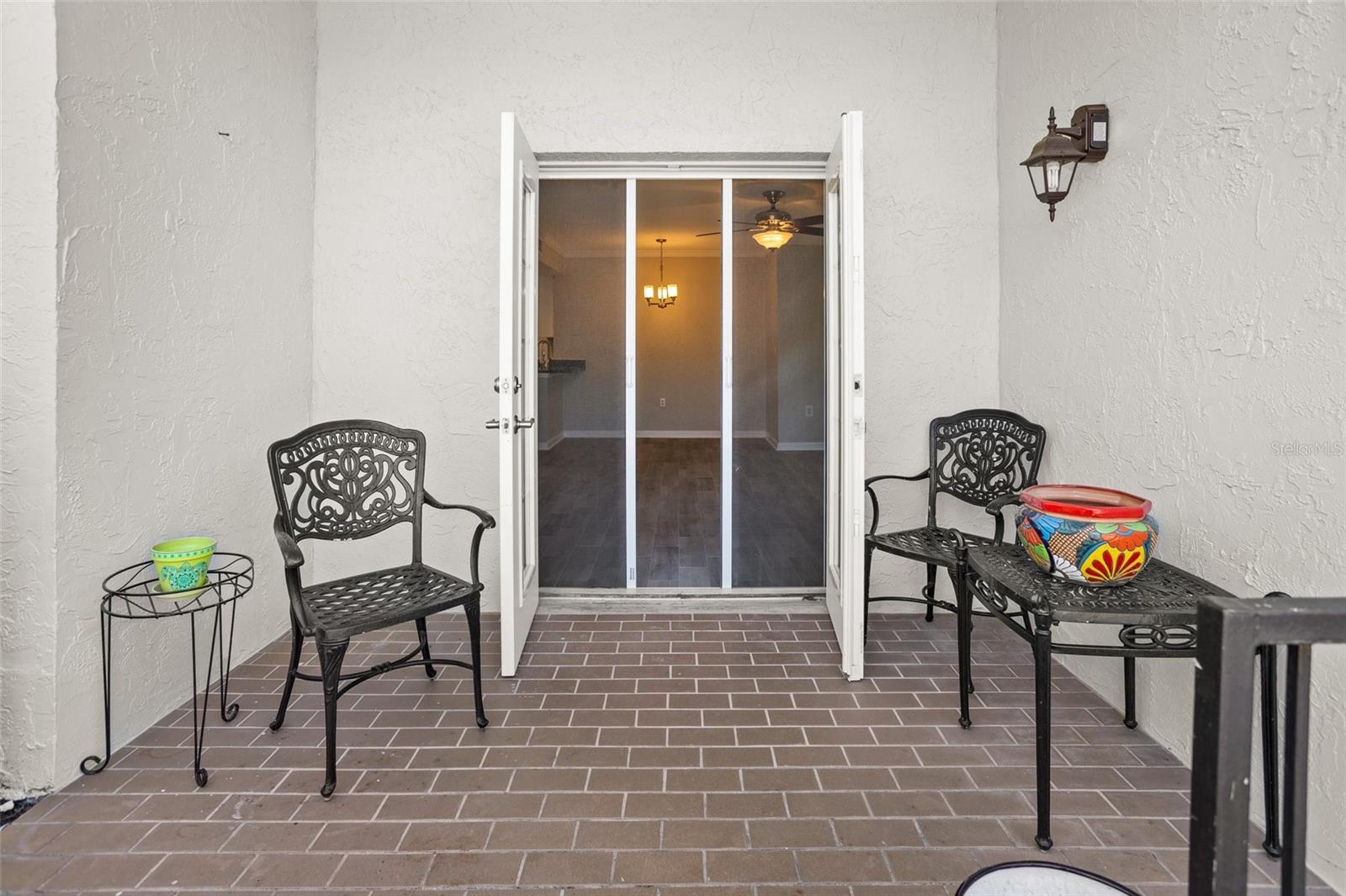 Image 5 of 28 For 716 Lyndhurst Street 702