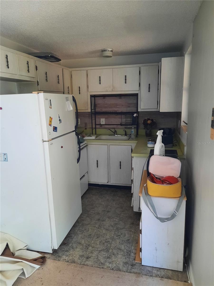 Listing photo id 8 for 9355 Pinero Street