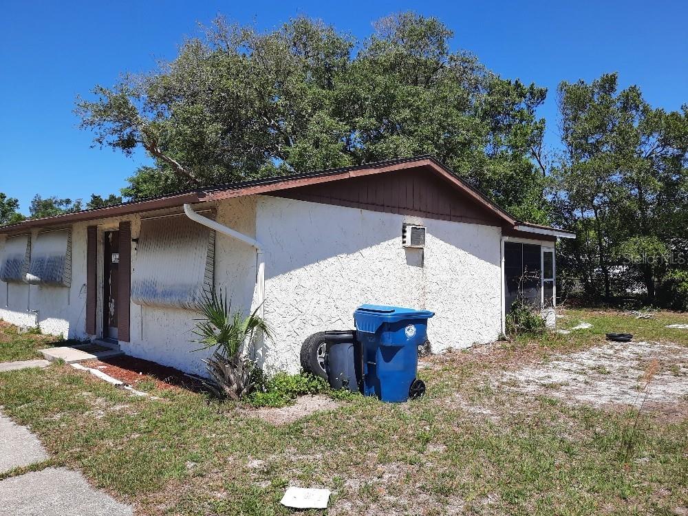 Listing photo id 1 for 9355 Pinero Street