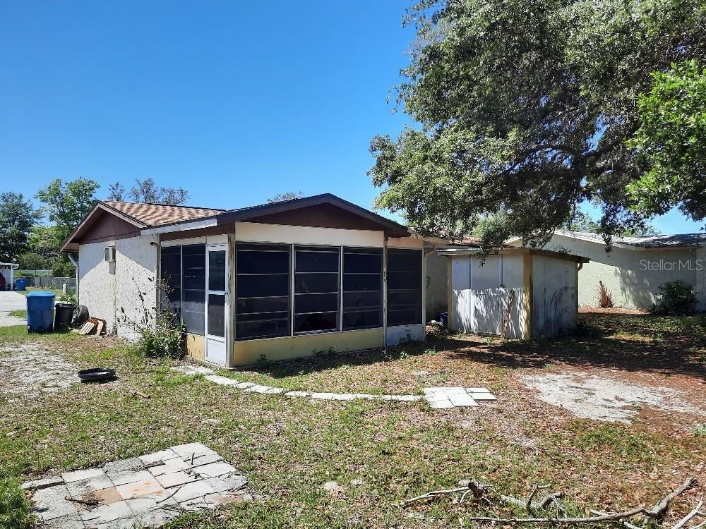 Listing photo id 2 for 9355 Pinero Street