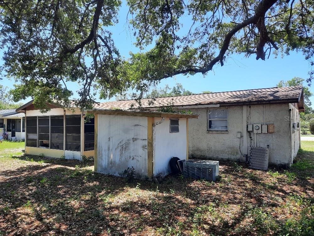 Listing photo id 3 for 9355 Pinero Street