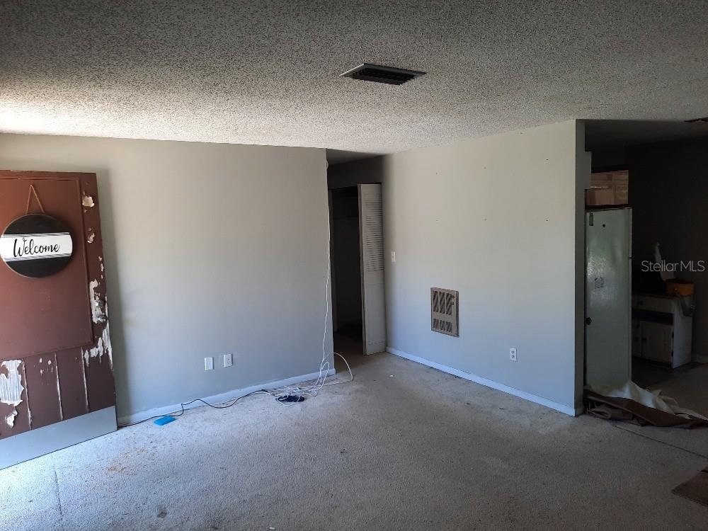 Listing photo id 7 for 9355 Pinero Street