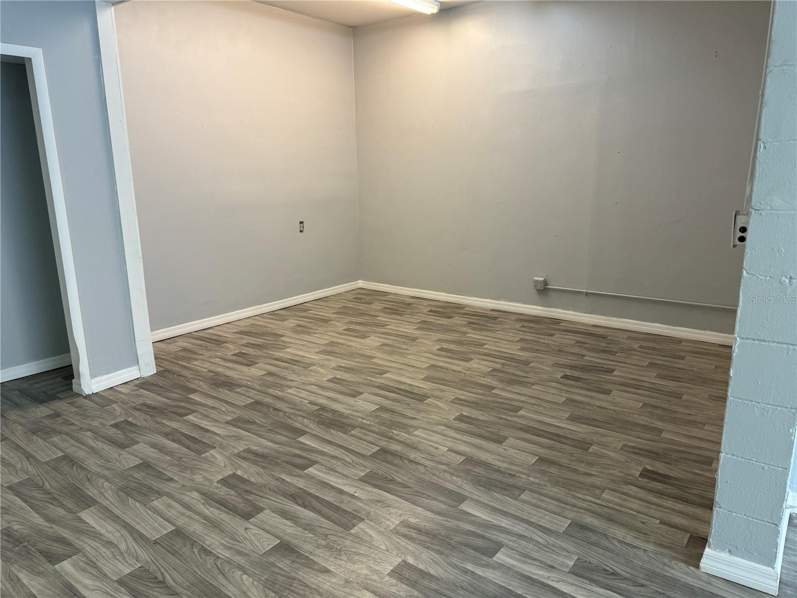 Image 22 of 24 For 8610 Suwanee Avenue