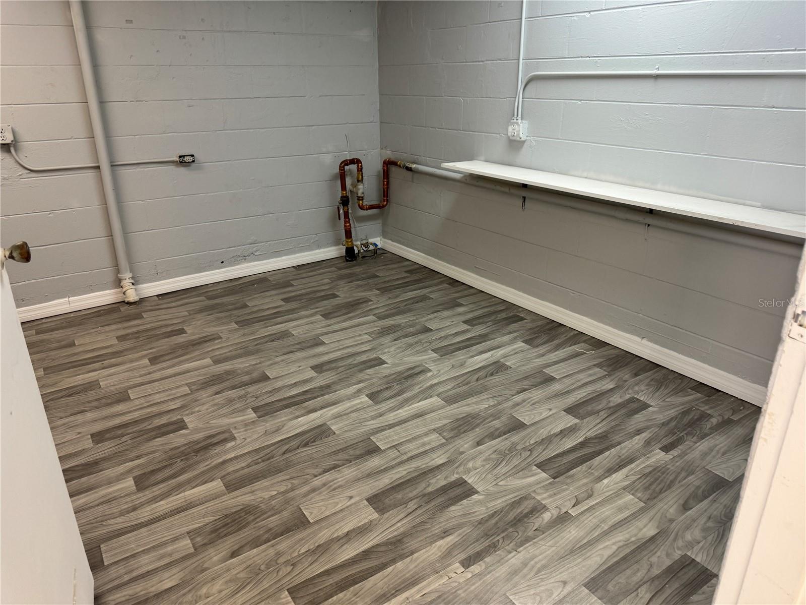 Image 23 of 24 For 8610 Suwanee Avenue