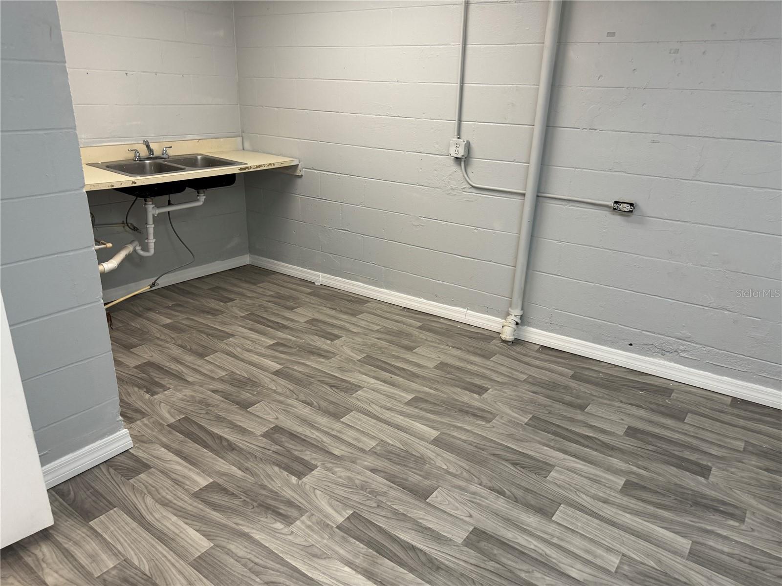 Image 24 of 24 For 8610 Suwanee Avenue