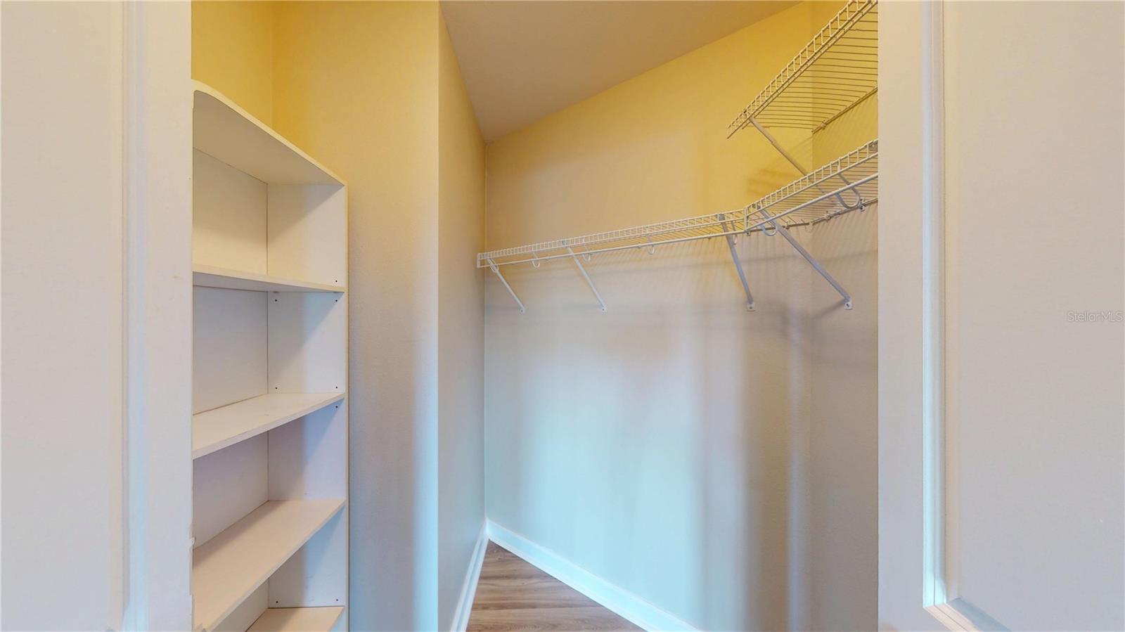Image 16 of 42 For 2305 Edgewater Drive 1606