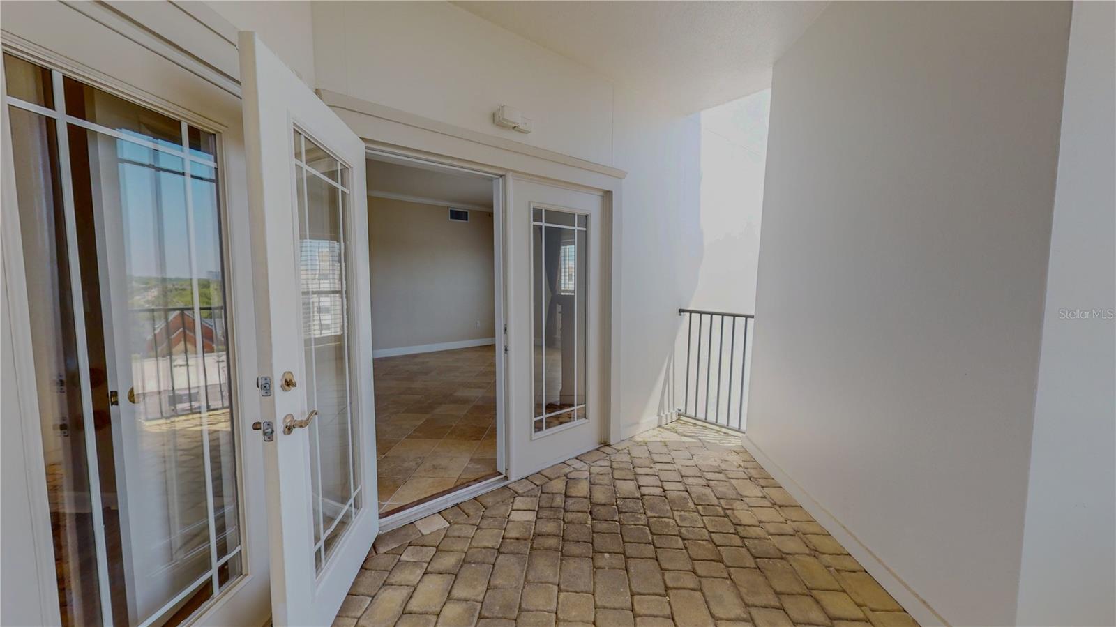 Image 17 of 42 For 2305 Edgewater Drive 1606
