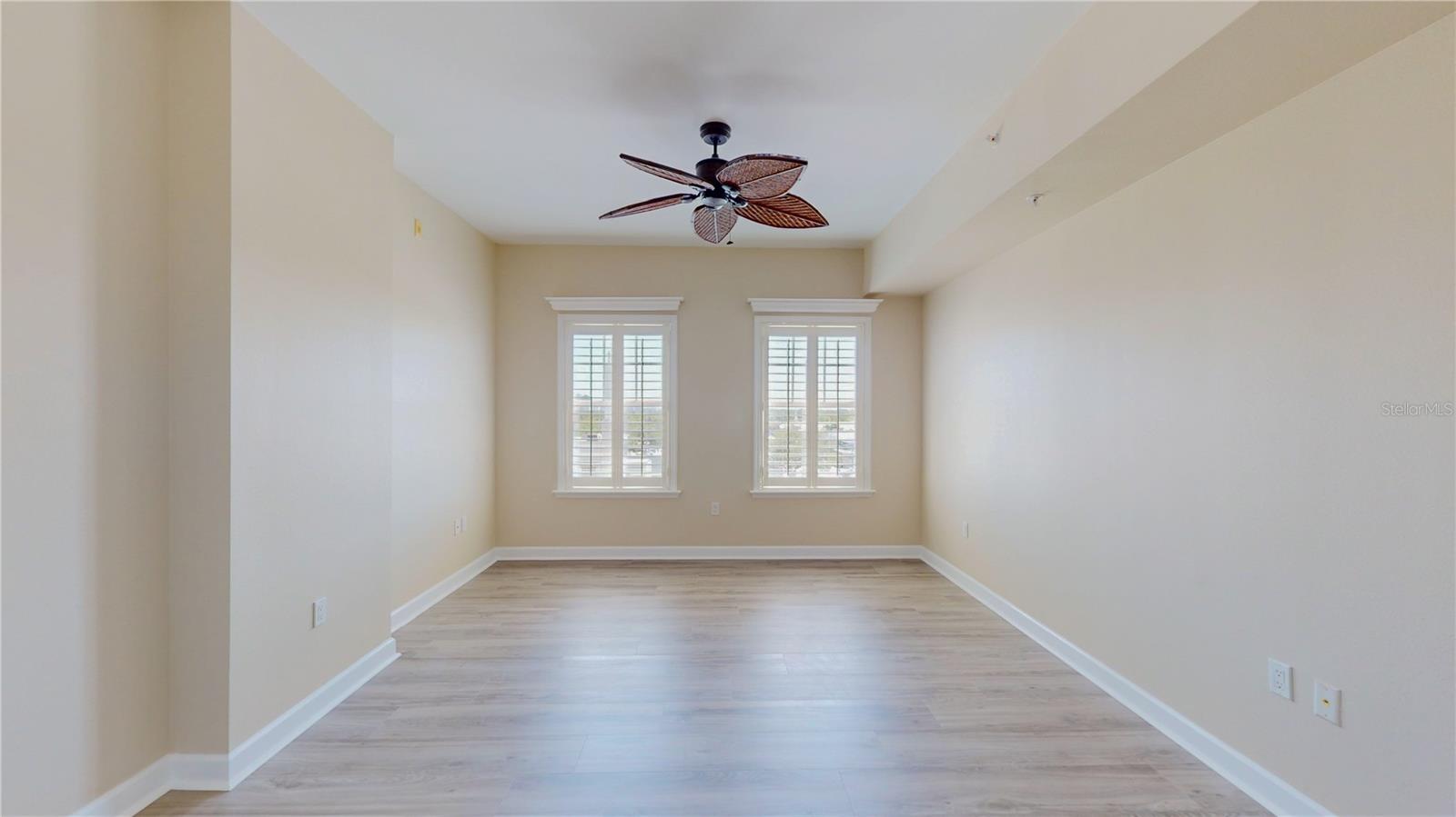 Image 20 of 42 For 2305 Edgewater Drive 1606