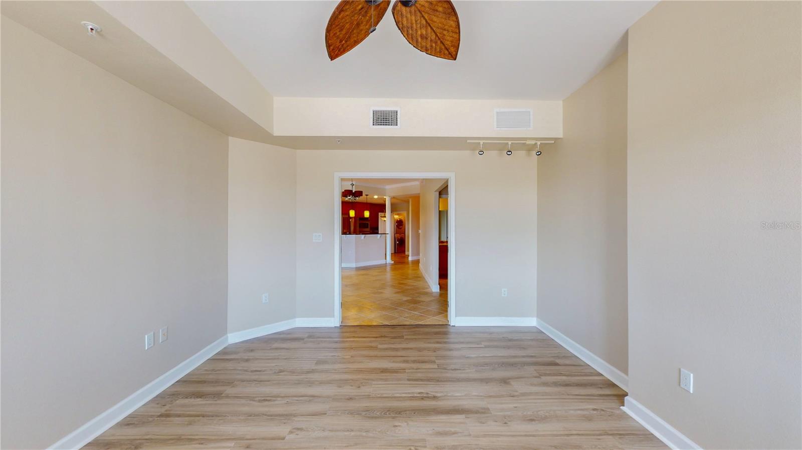 Image 21 of 42 For 2305 Edgewater Drive 1606