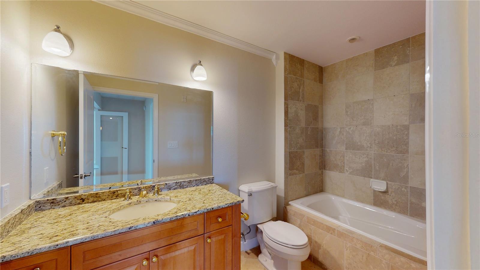 Image 22 of 42 For 2305 Edgewater Drive 1606