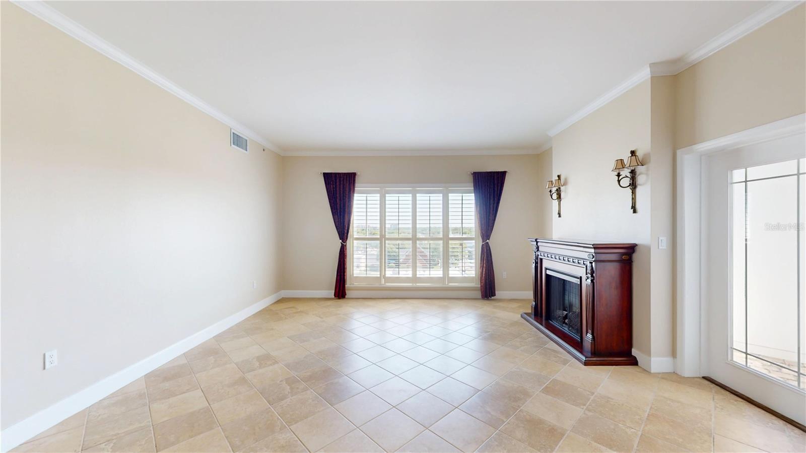 Image 26 of 42 For 2305 Edgewater Drive 1606