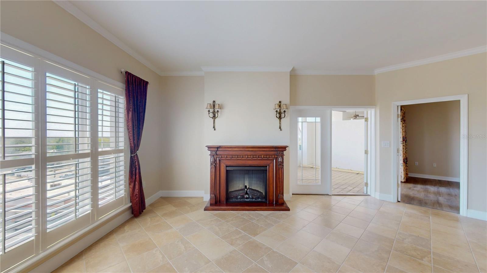 Image 27 of 42 For 2305 Edgewater Drive 1606