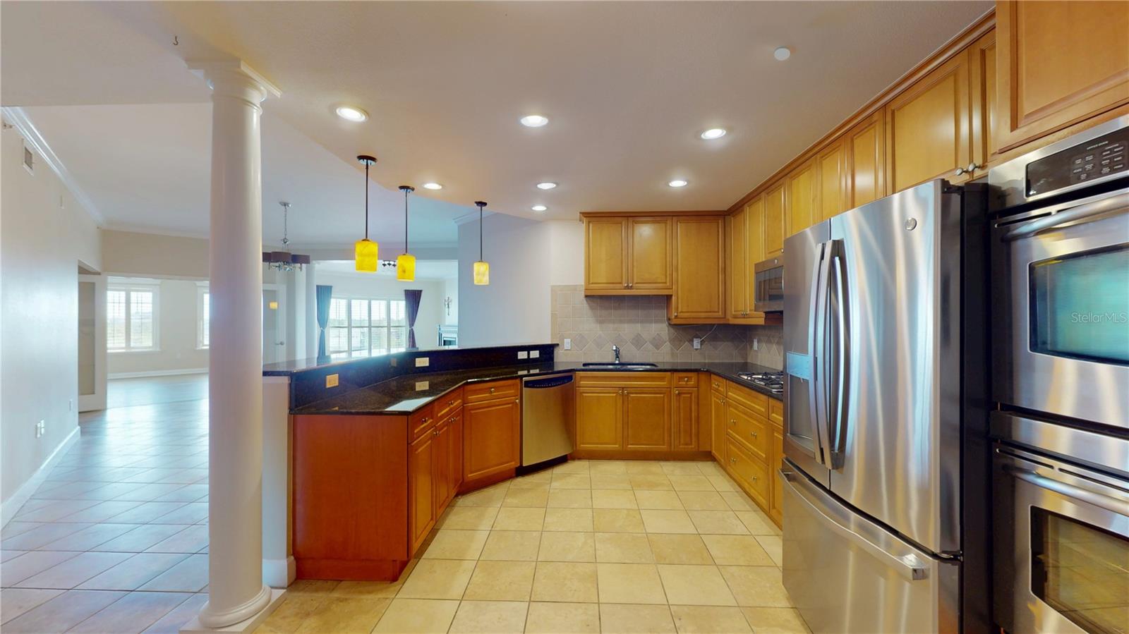 Image 4 of 42 For 2305 Edgewater Drive 1606