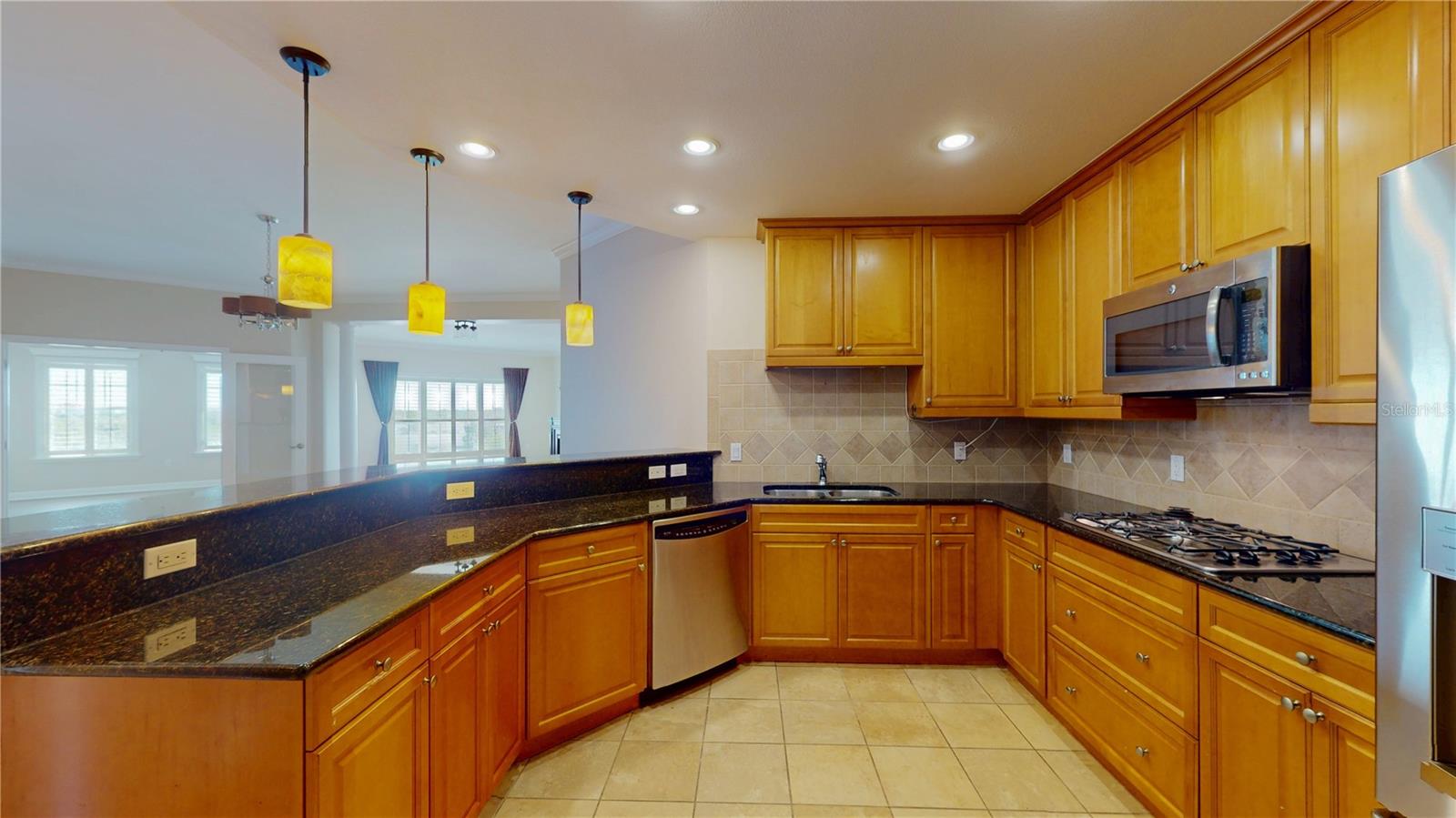 Image 5 of 42 For 2305 Edgewater Drive 1606