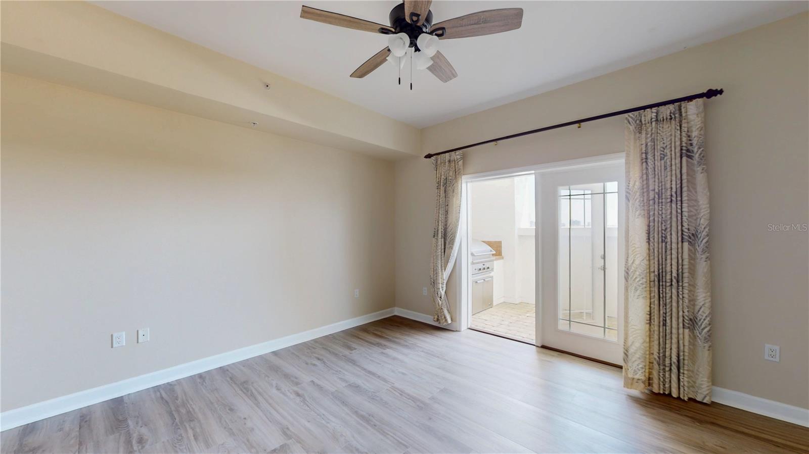 Image 7 of 42 For 2305 Edgewater Drive 1606