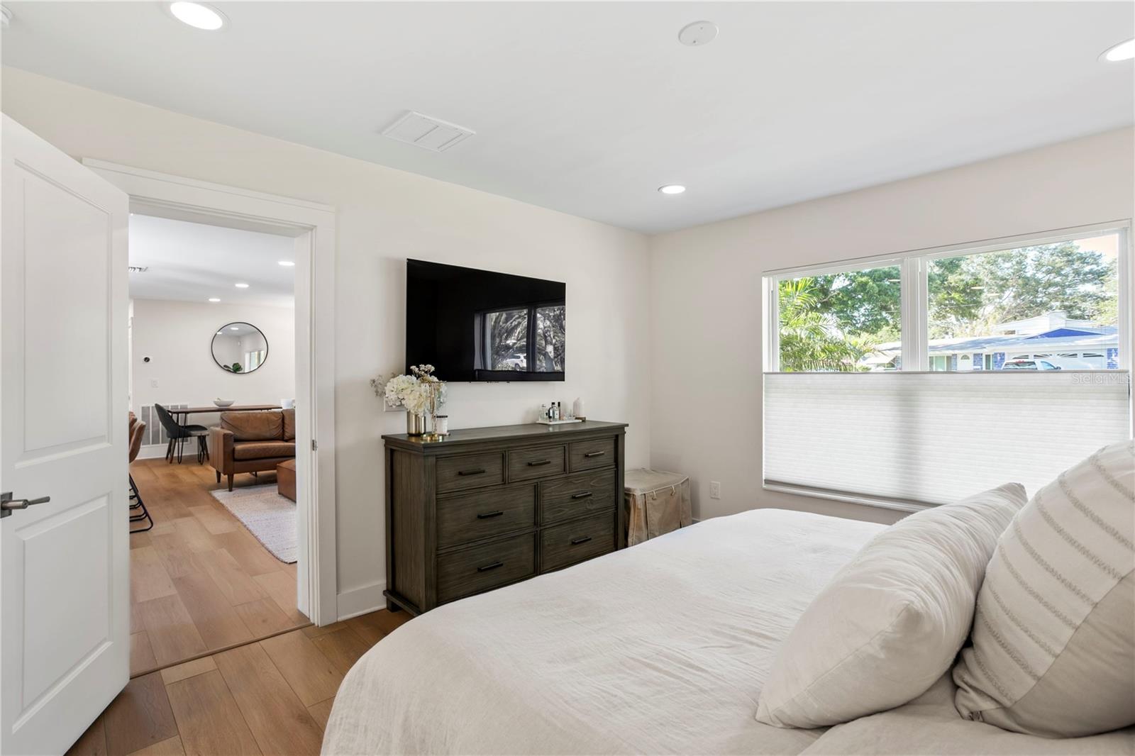 Image 14 of 31 For 5298 Oxford Avenue N