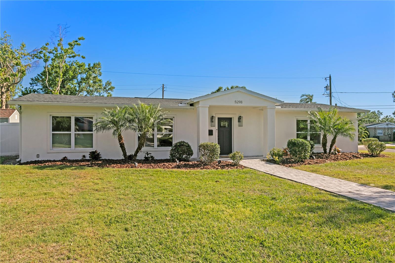 Image 2 of 31 For 5298 Oxford Avenue N