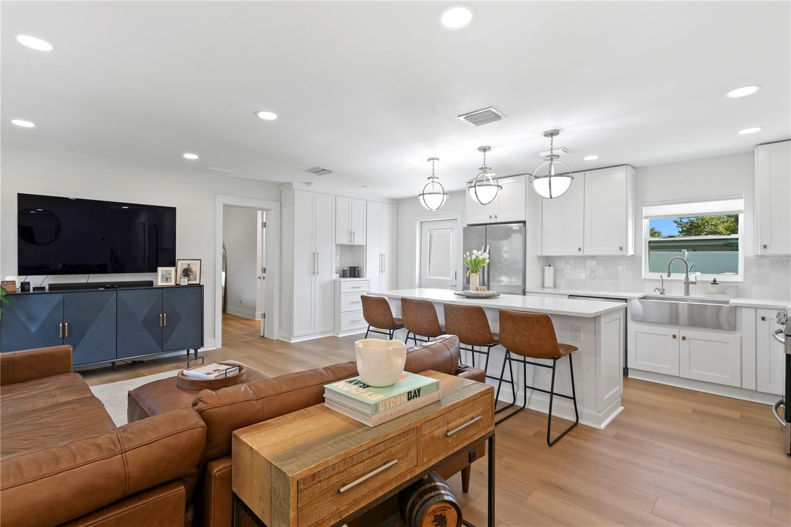 Image 4 of 31 For 5298 Oxford Avenue N