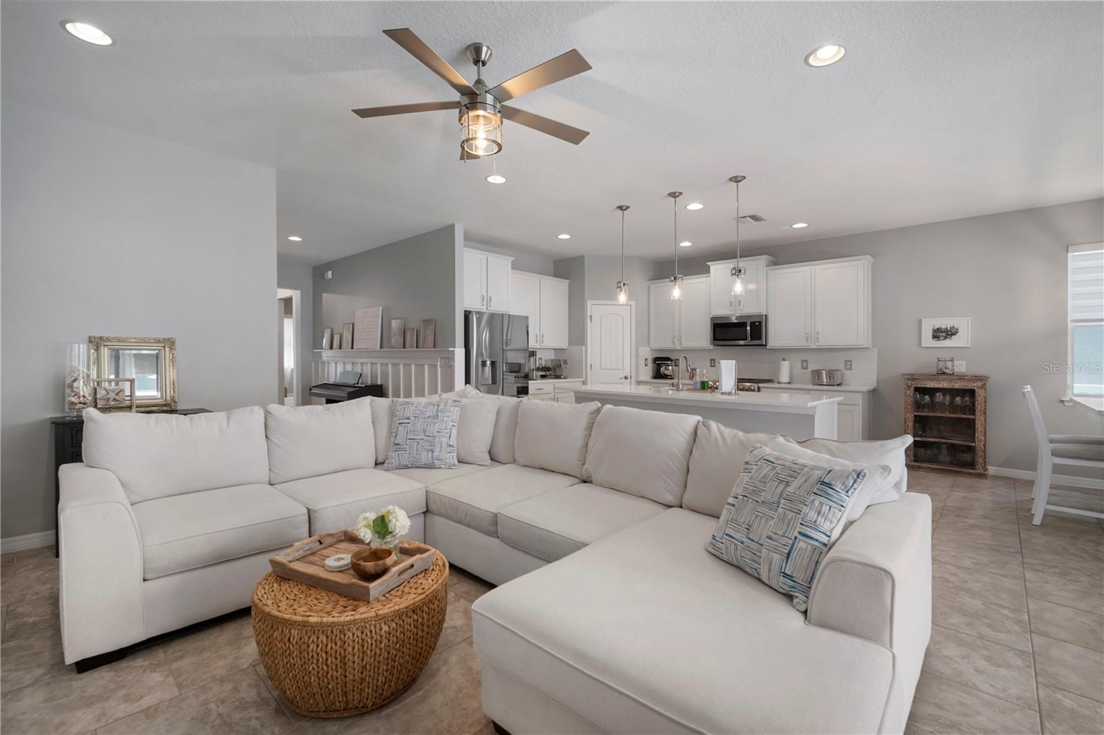 Image 13 of 68 For 424 Bahama Grande Boulevard
