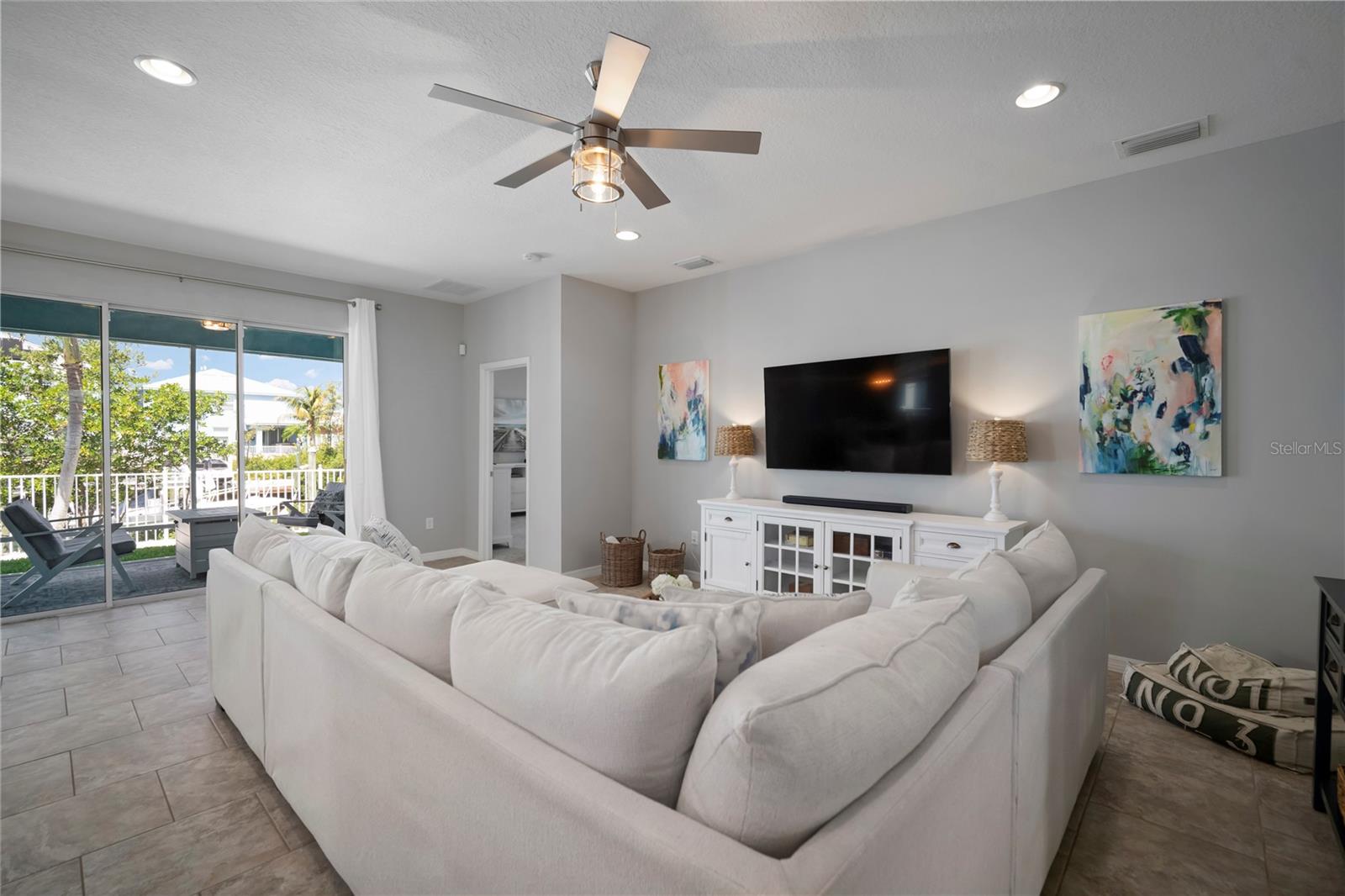 Image 14 of 68 For 424 Bahama Grande Boulevard