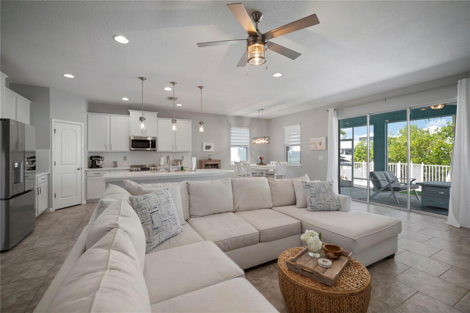 Image 15 of 68 For 424 Bahama Grande Boulevard