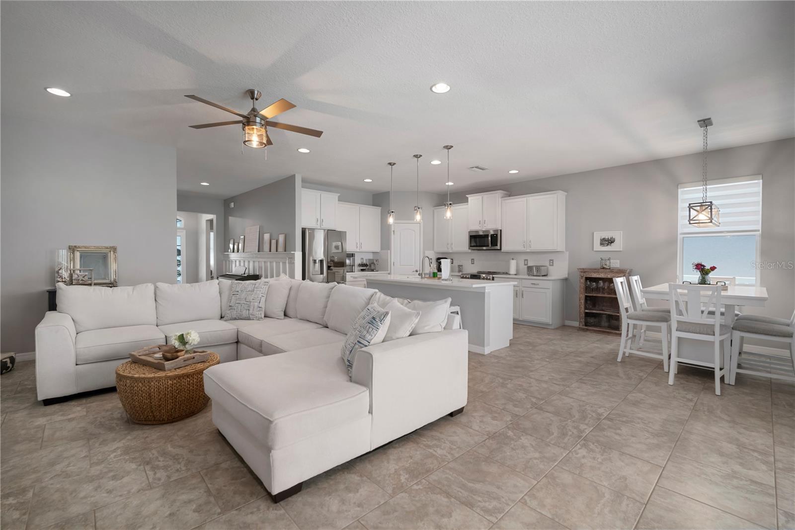 Image 18 of 68 For 424 Bahama Grande Boulevard