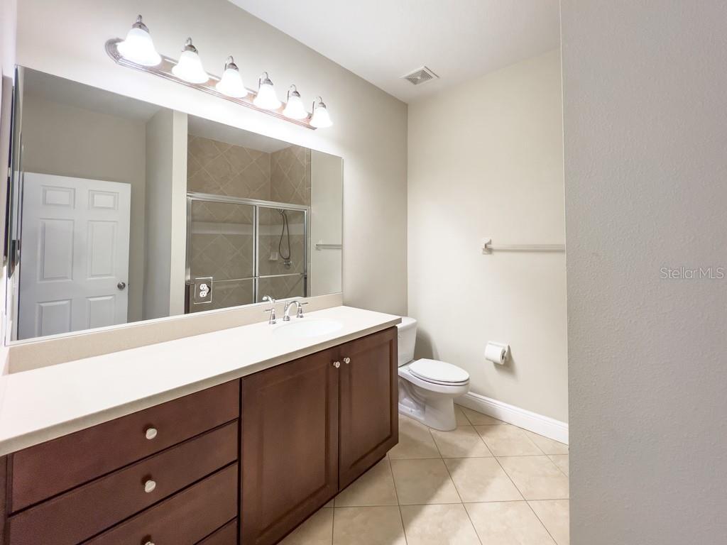 Image 17 of 24 For 16127 Churchview Drive S