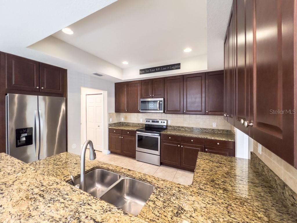 Image 9 of 24 For 16127 Churchview Drive S
