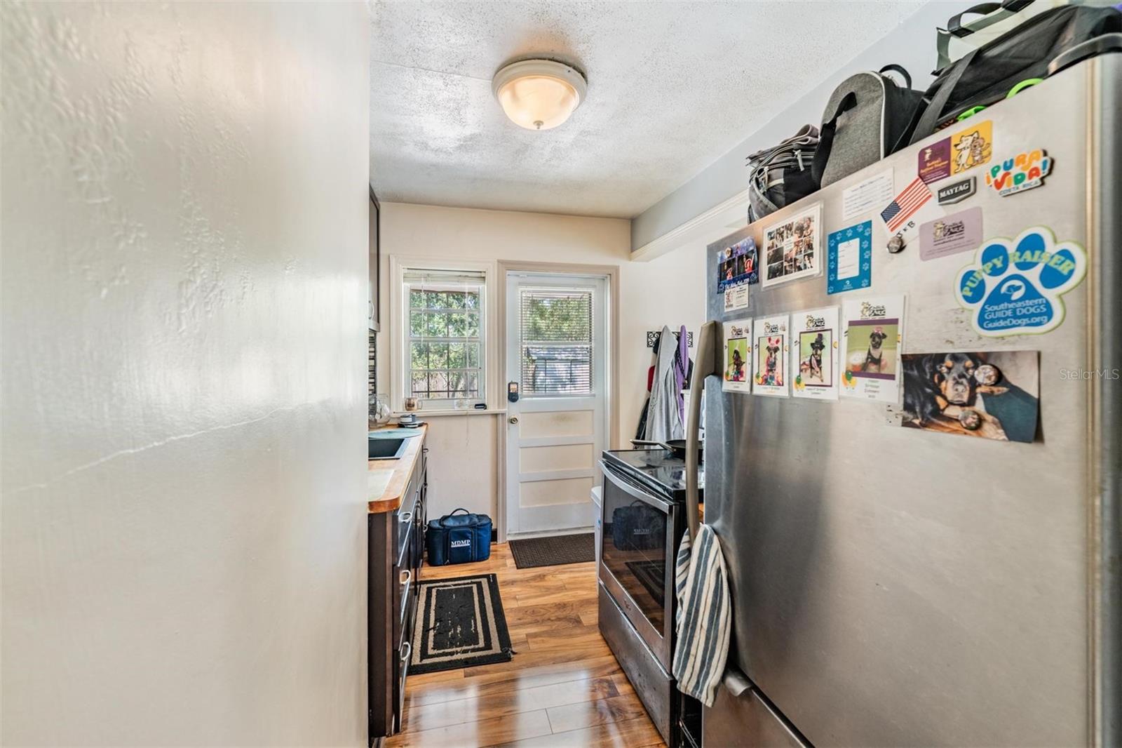 Listing photo id 11 for 1025 Berry Avenue