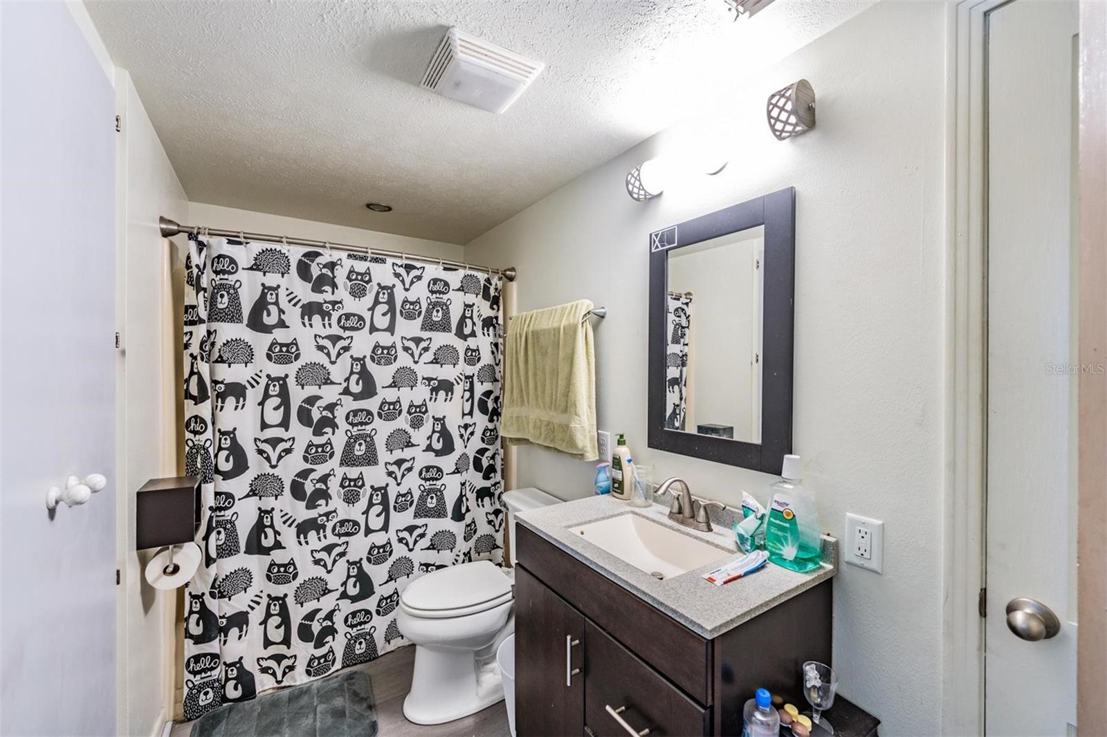 Listing photo id 12 for 1025 Berry Avenue
