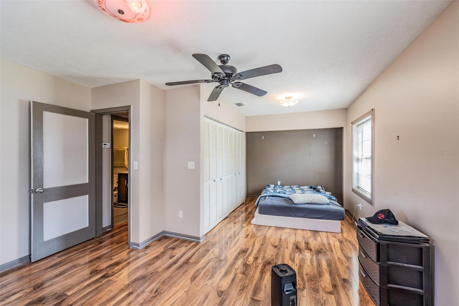 Listing photo id 14 for 1025 Berry Avenue