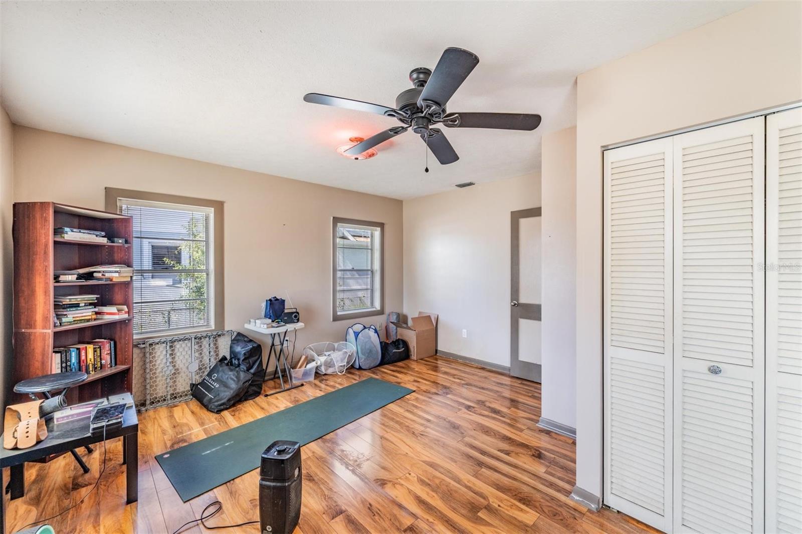 Listing photo id 16 for 1025 Berry Avenue