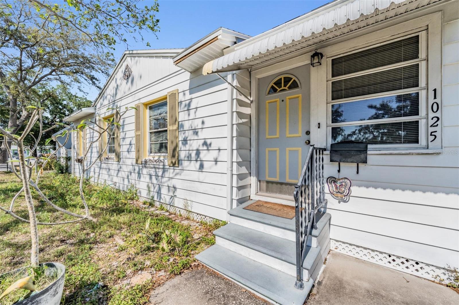 Listing photo id 0 for 1025 Berry Avenue