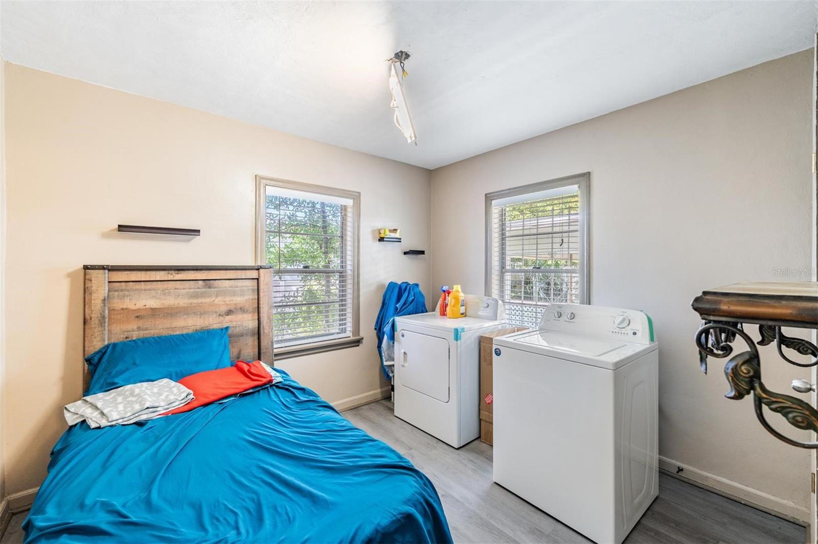 Listing photo id 18 for 1025 Berry Avenue