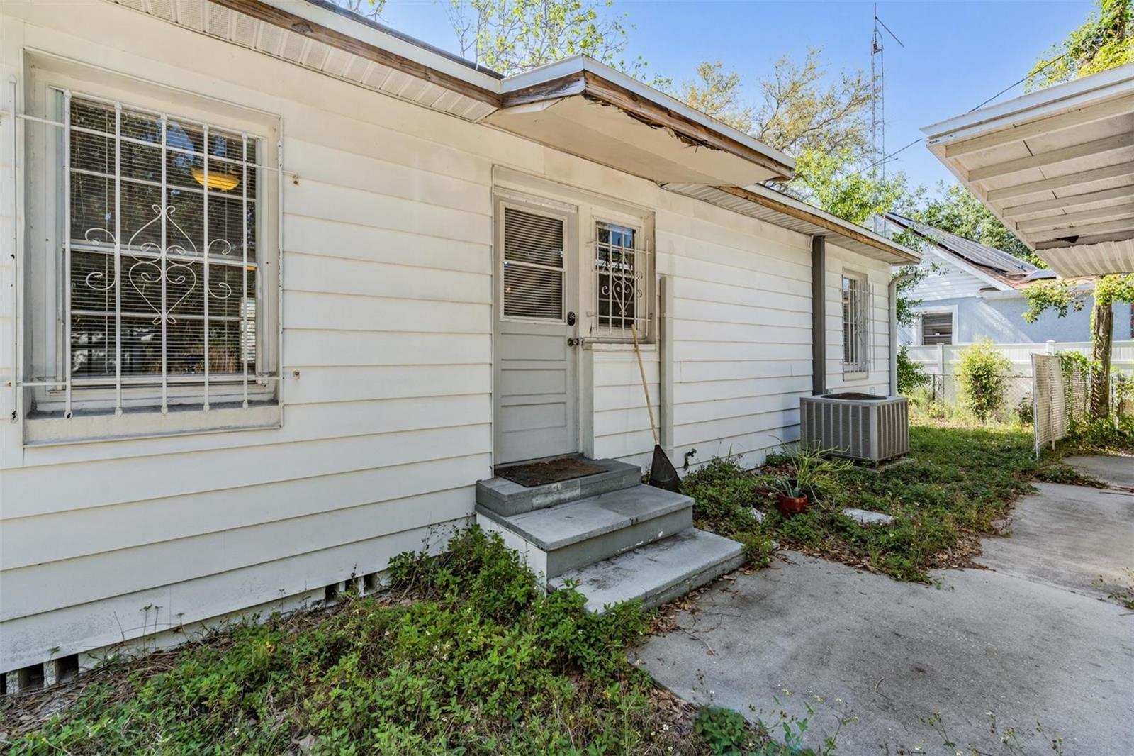 Listing photo id 20 for 1025 Berry Avenue