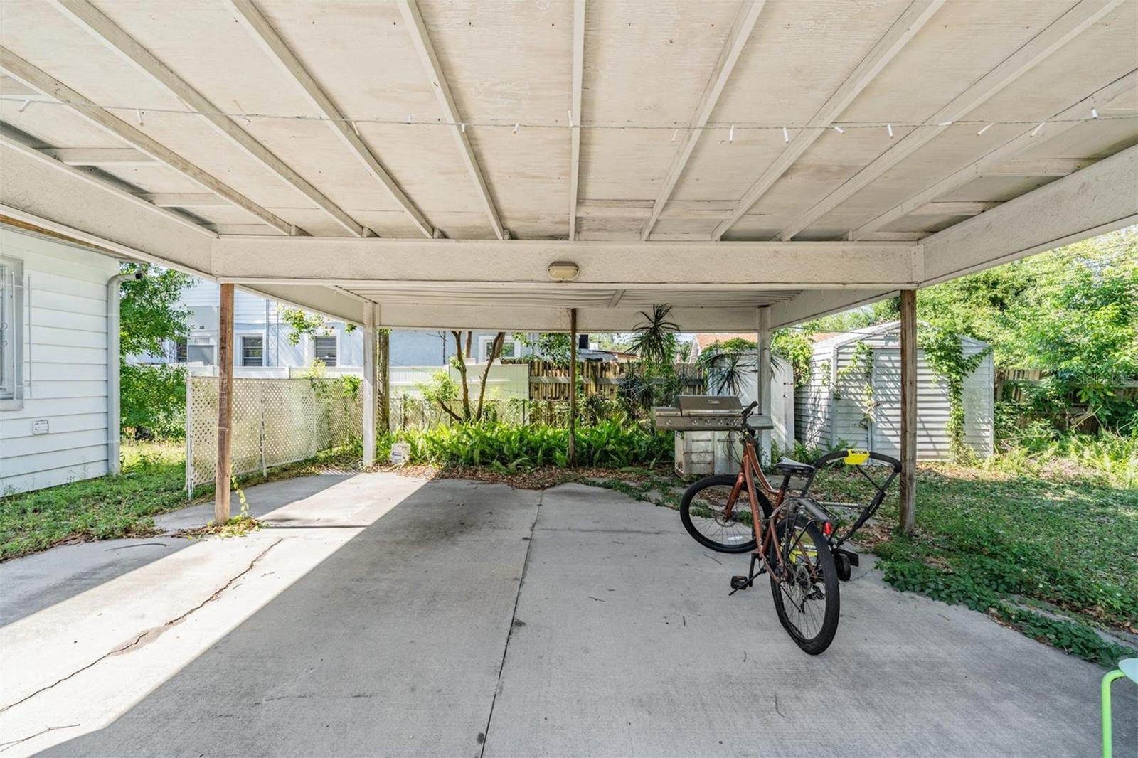 Listing photo id 21 for 1025 Berry Avenue