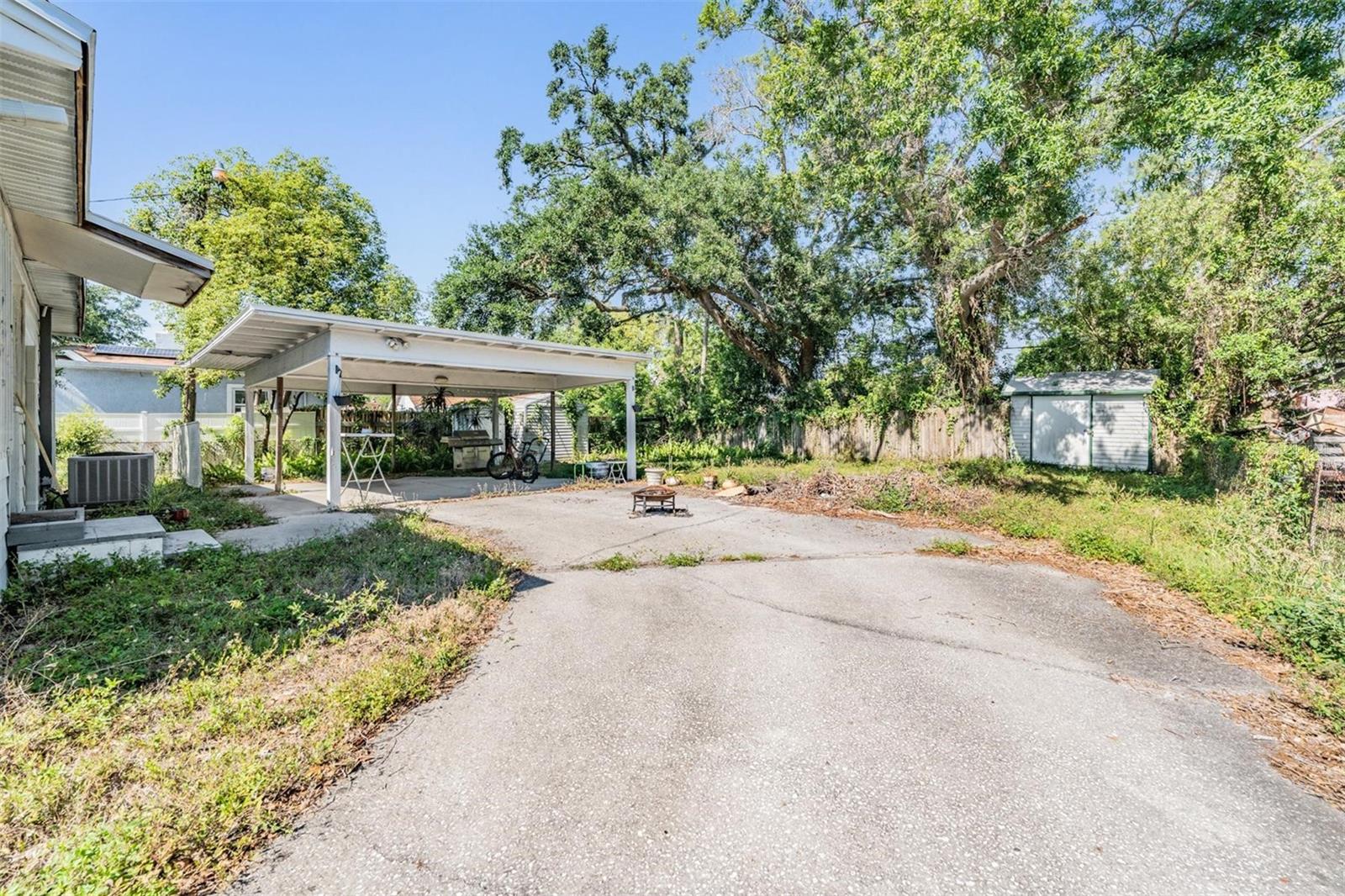 Listing photo id 23 for 1025 Berry Avenue